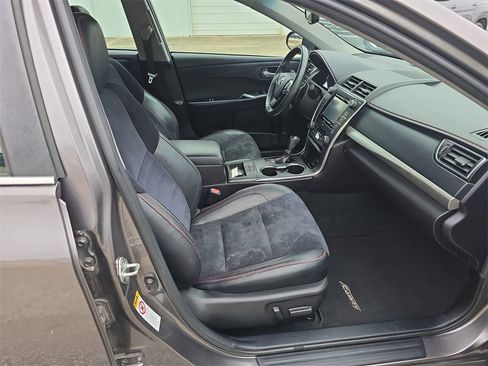 Used 2017 Toyota Camry XSE image 10