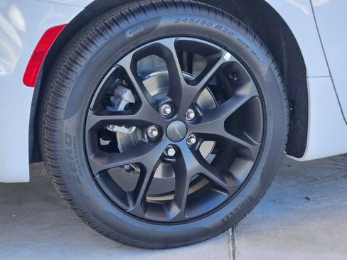 New 2027 Chrysler Pacifica Limited FWD image 9