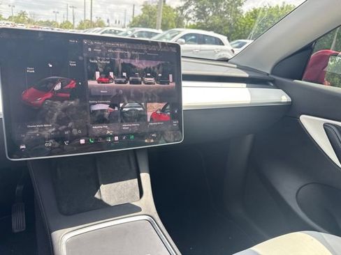 Used 2022 Tesla Model Y Long Range AWD/4WD image 10