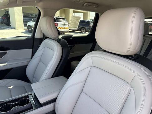 New 2026 Lincoln Nautilus Premier image 21