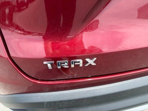 Used 2025 Chevrolet Trax LT FWD image 27