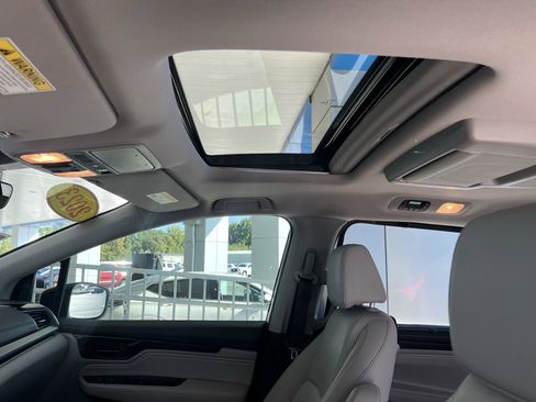 Used 2023 Honda Odyssey Touring image 8