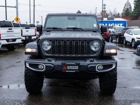 Used 2024 Jeep Gladiator Sport AWD/4WD image 2