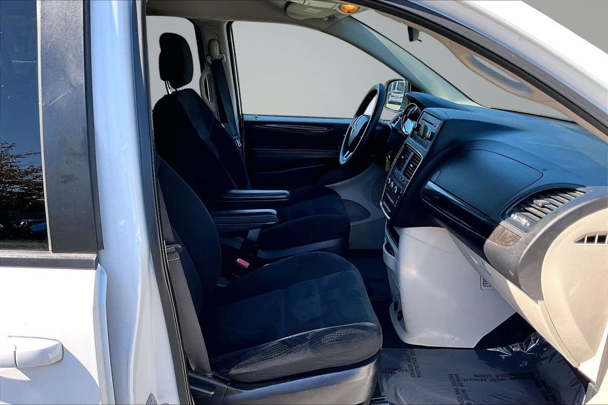 Used 2016 Dodge Grand Caravan SE w/ Quick Order Package 29E SE FWD image 14