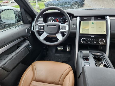 Used 2024 Land Rover Discovery Dynamic SE AWD/4WD image 39