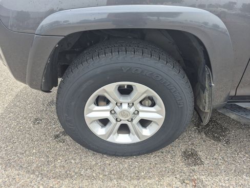 Used 2018 Toyota 4Runner SR5 AWD/4WD image 24