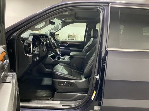 Used 2023 GMC Sierra 1500 Denali w/ Technology Package AWD/4WD image 9