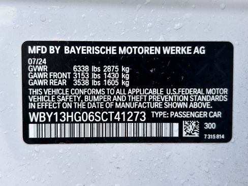 Used 2025 BMW i5 xDrive40 w/ Premium Package image 32