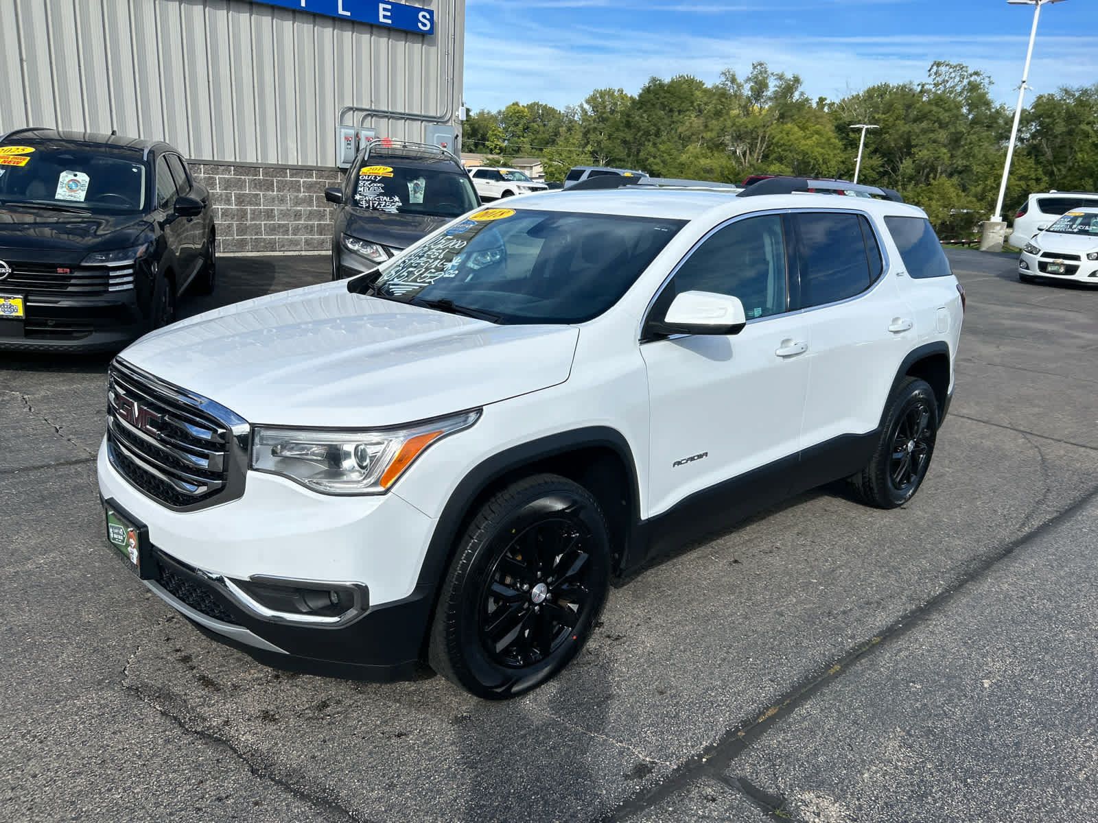 Used 2019 GMC Acadia SLT FWD image 3