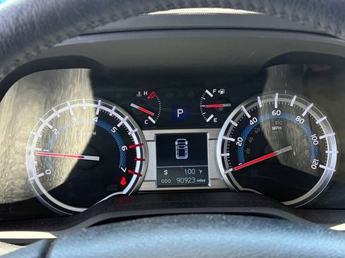 Used 2019 Toyota 4Runner SR5 w/ Wilderness Package AWD/4WD image 10