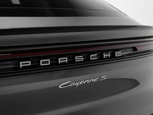 New 2026 Porsche Cayenne S image 21