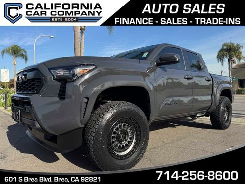Used 2025 Toyota Tacoma TRD Sport image 1