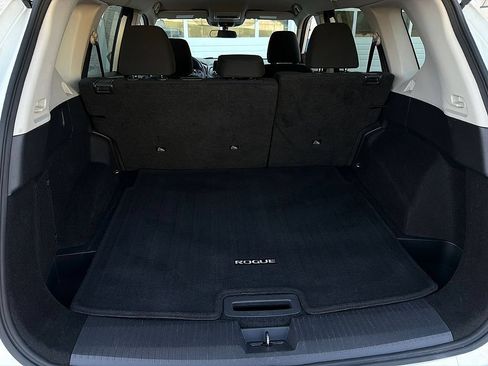 Used 2024 Nissan Rogue S FWD image 30