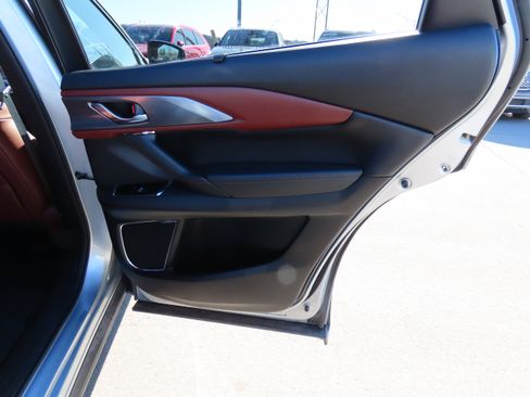 Used 2018 MAZDA CX-9 Signature image 11
