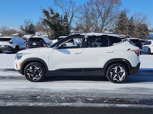 Certified 2025 Kia Seltos S image 8