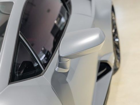 Used 2022 Lamborghini Huracan EVO RWD image 12