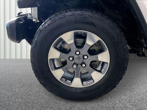 Used 2019 Jeep Wrangler Unlimited Sahara w/ Uconnect 4C Nav & Sound Group AWD/4WD image 32