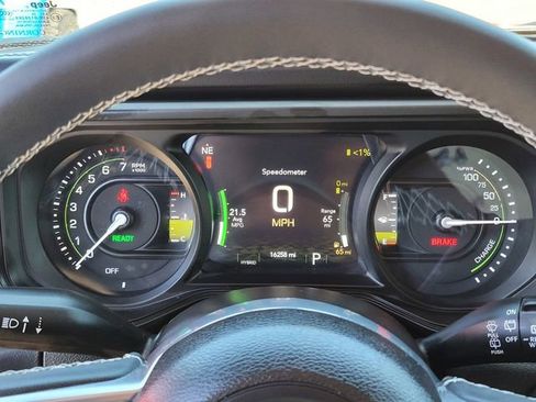 Used 2025 Jeep Wrangler Unlimited Sahara w/ Safety Group AWD/4WD image 15