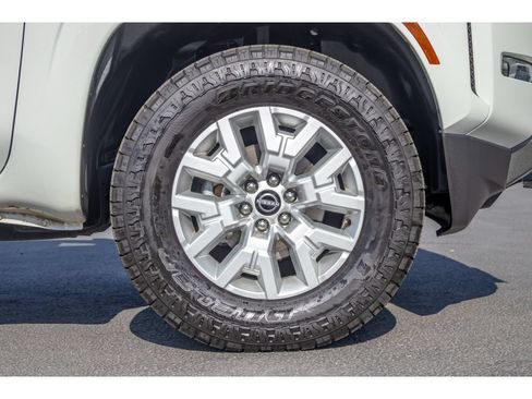 Used 2024 Nissan Frontier SV w/ SV Convenience Package AWD/4WD image 9