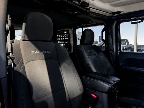 Used 2019 Jeep Wrangler Unlimited Sahara image 8