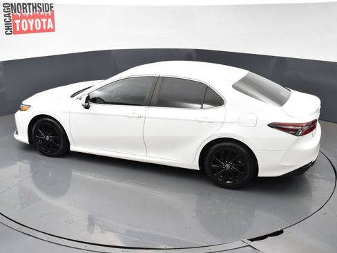 Used 2022 Toyota Camry LE image 18