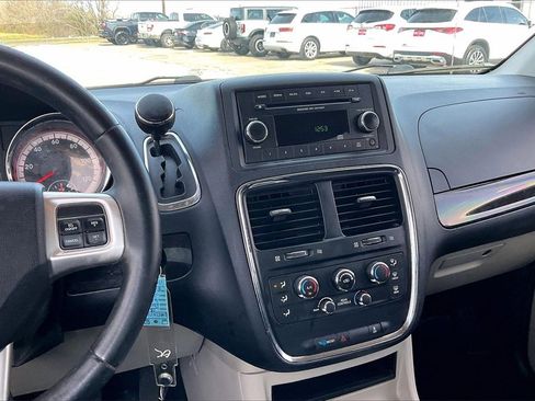 Used 2013 Dodge Grand Caravan SXT w/ UConnect Hands-Free Group image 9