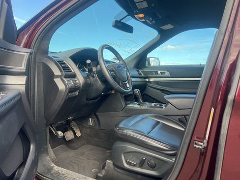 Used 2019 Ford Explorer XLT w/ Equipment Group 202A FWD image 13