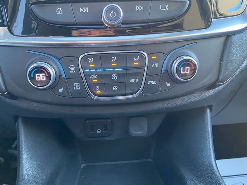 Used 2019 Chevrolet Traverse LT w/ LT Premium Package image 27