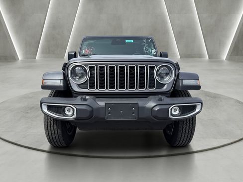 Used 2025 Jeep Wrangler Unlimited Sahara AWD/4WD image 2