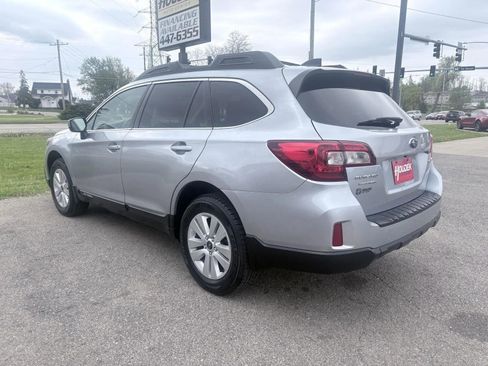 Used 2017 Subaru Outback 2.5i Premium AWD/4WD image 6