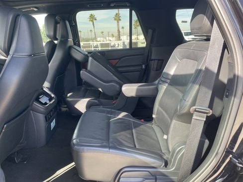 Used 2024 Lincoln Navigator Reserve image 8