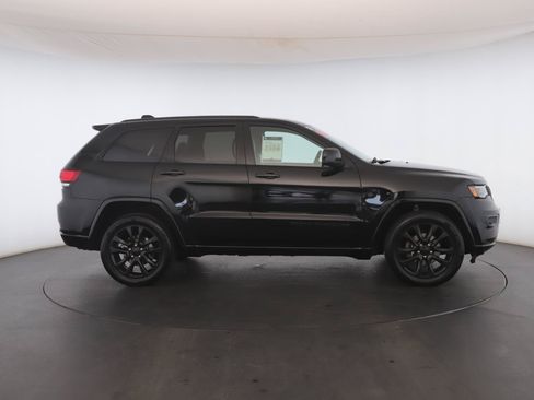 Used 2020 Jeep Grand Cherokee Altitude AWD/4WD image 22
