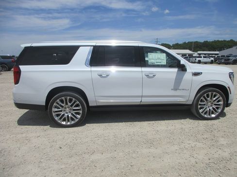 New 2026 GMC Yukon XL Denali w/ Denali Reserve Package AWD/4WD image 3