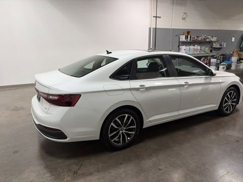 New 2026 Volkswagen Jetta SE image 3