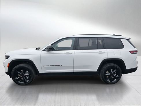 New 2025 Jeep Grand Cherokee L Altitude image 3