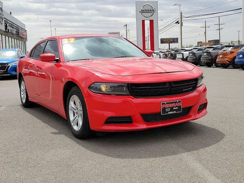 Used 2022 Dodge Charger SXT image 2