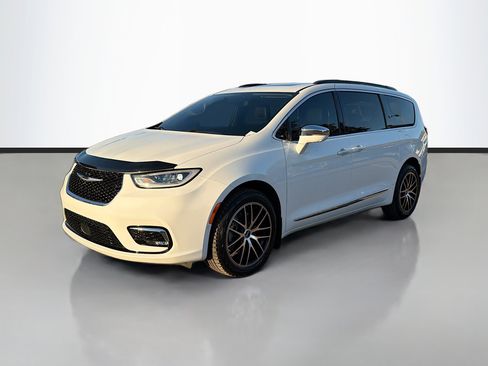 Used 2022 Chrysler Pacifica Limited image 7