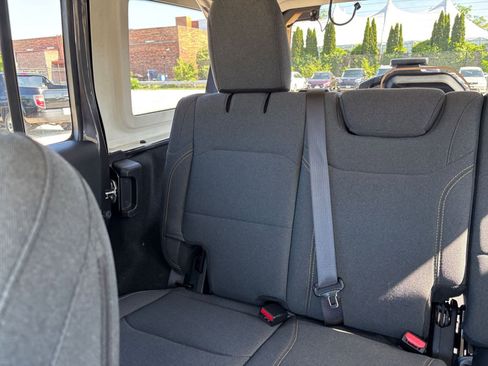 Used 2025 Jeep Wrangler Unlimited Sahara AWD/4WD image 37
