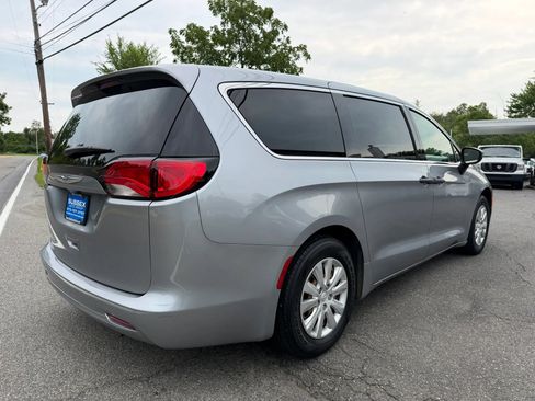 Used 2020 Chrysler Voyager L FWD image 6