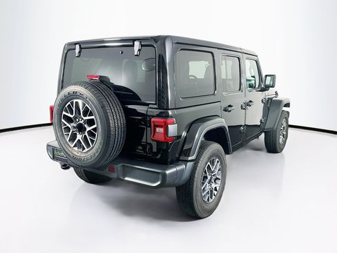 Used 2025 Jeep Wrangler Unlimited Sahara AWD/4WD image 9