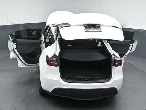 Used 2023 Tesla Model Y Long Range image 48