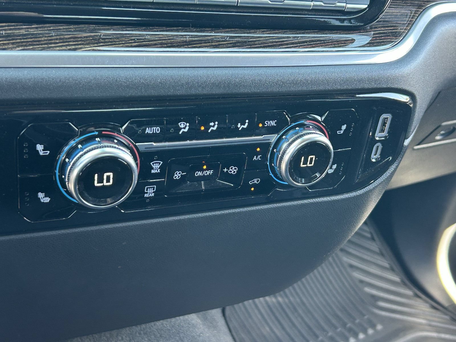 Certified 2025 GMC Sierra 1500 SLE RWD image 34