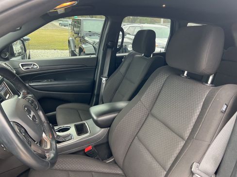 Used 2021 Jeep Grand Cherokee Laredo image 8