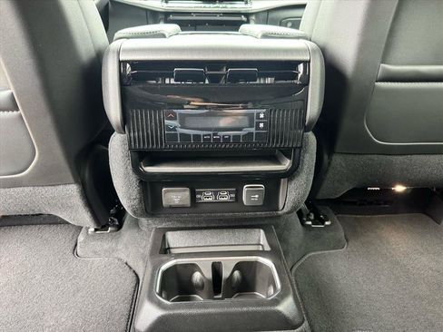 Used 2026 Jeep Grand Wagoneer image 21