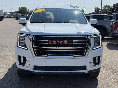 Used 2024 GMC Yukon SLT w/ SLT Premium Package AWD/4WD image 3
