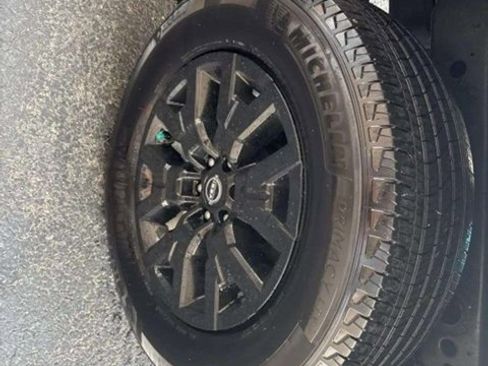 Used 2023 Nissan Frontier SV image 12