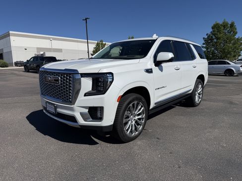 Used 2023 GMC Yukon Denali w/ Denali Reserve Package AWD/4WD image 3