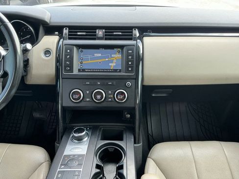 Used 2017 Land Rover Discovery SE image 20