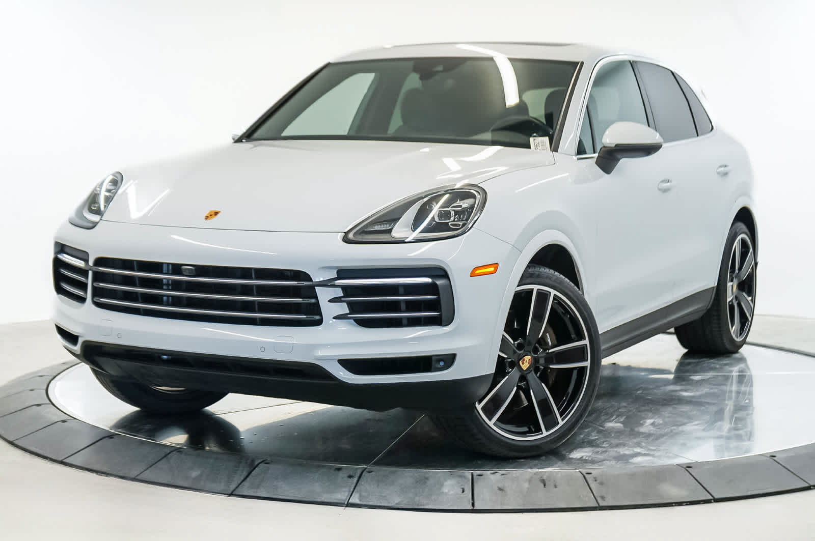 Certified 2023 Porsche Cayenne AWD/4WD image 1