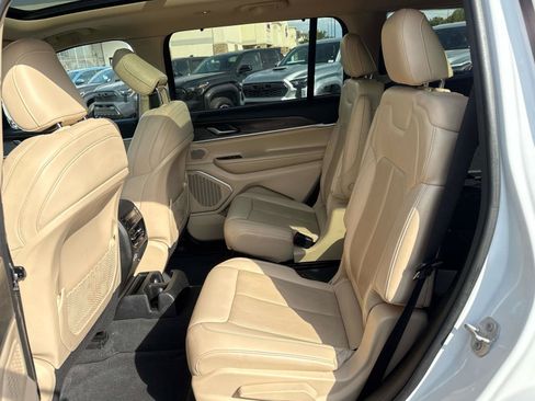 Used 2021 Jeep Grand Cherokee L Limited w/ Luxury Tech Group II AWD/4WD image 14